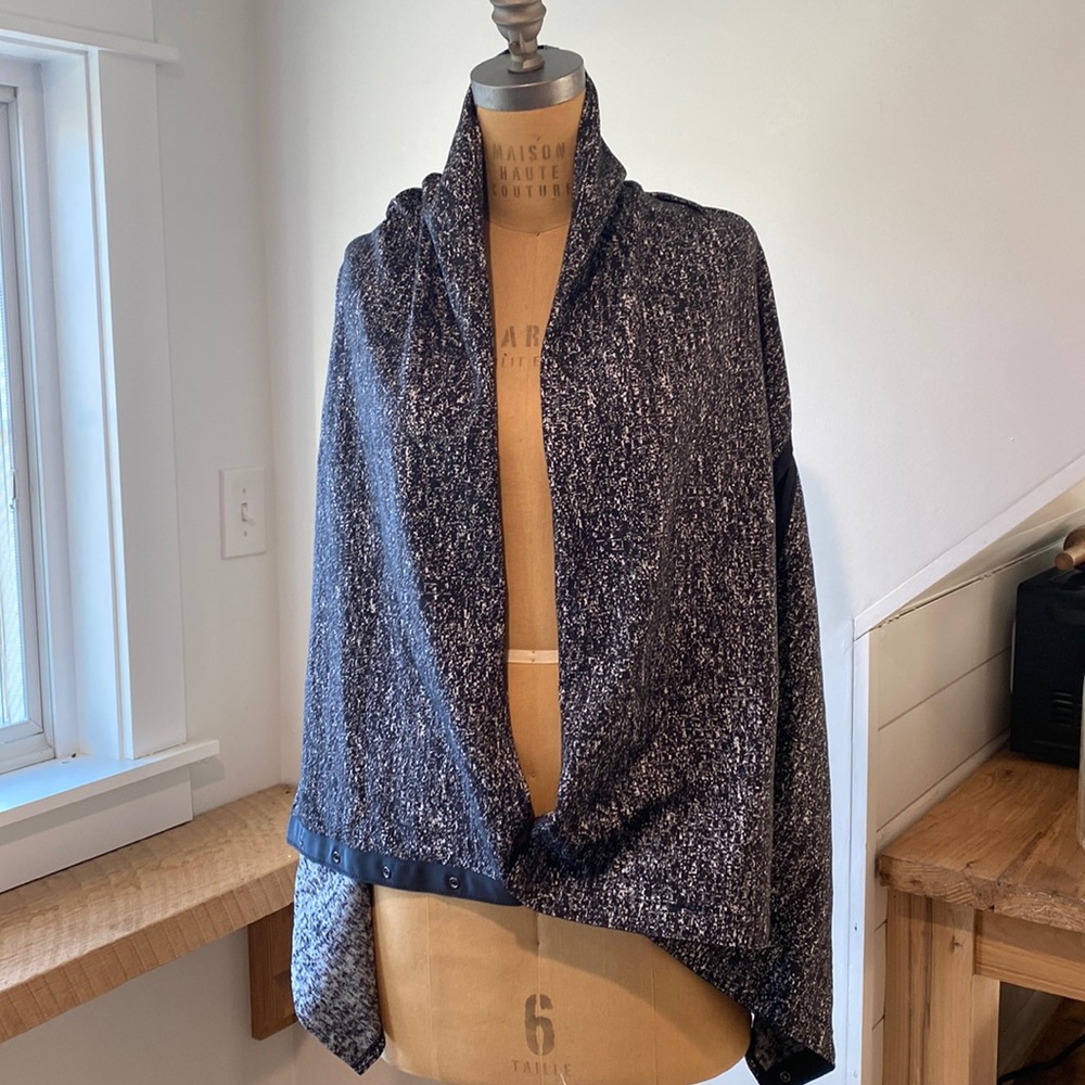 LULU LEMON PONCHO